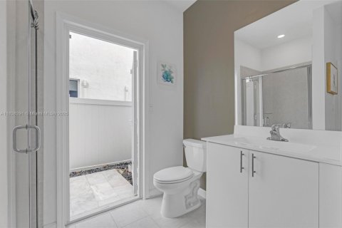 House in Miami, Florida 5 bedrooms, 245.26 sq.m. № 1828681 - photo 13