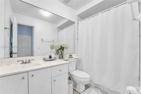 Villa ou maison à louer à Miami, Floride: 4 chambres, 158.68 m2 № 2171089 - photo 21