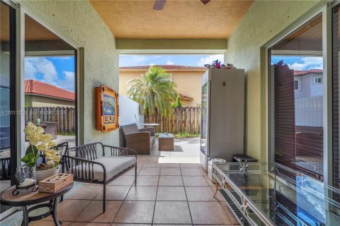Villa ou maison à louer à Miami, Floride: 4 chambres, 158.68 m2 № 2171089 - photo 10