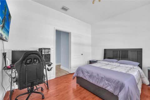 Villa ou maison à louer à Miami, Floride: 4 chambres, 158.68 m2 № 2171089 - photo 17