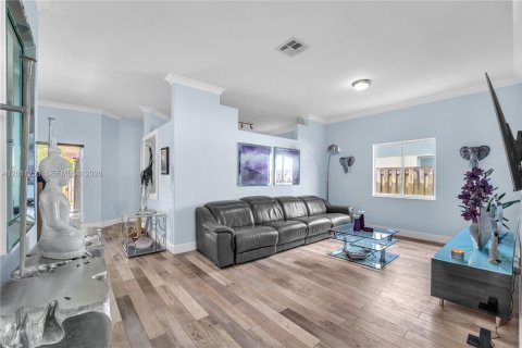 Villa ou maison à louer à Miami, Floride: 4 chambres, 158.68 m2 № 2171089 - photo 5