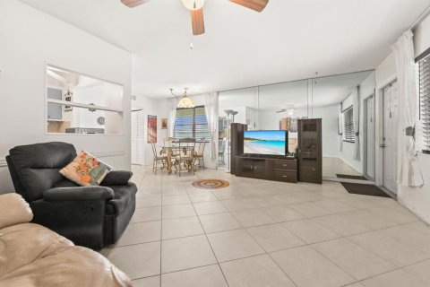Condo in West Palm Beach, Florida, 1 bedroom  № 2392136 - photo 6