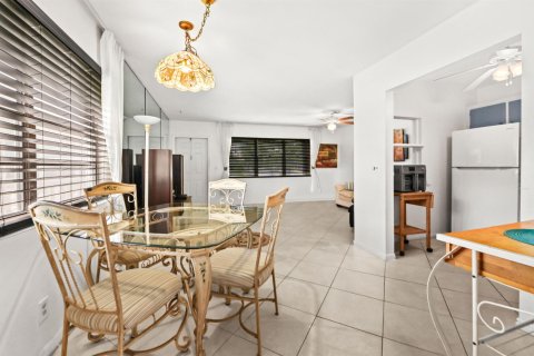 Condo in West Palm Beach, Florida, 1 bedroom  № 2392136 - photo 10