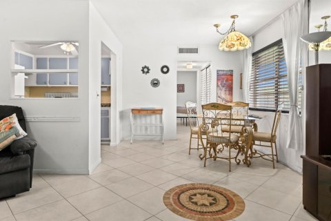 Condo in West Palm Beach, Florida, 1 bedroom  № 2392136 - photo 8