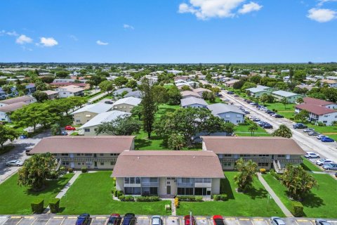 Condo in West Palm Beach, Florida, 1 bedroom  № 2392136 - photo 20