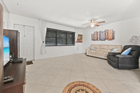 Condo in West Palm Beach, Florida, 1 bedroom  № 2392136 - photo 3