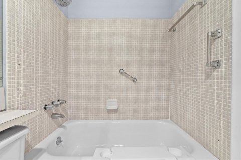 Condo in West Palm Beach, Florida, 1 bedroom  № 2392136 - photo 16