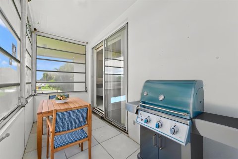Condo in West Palm Beach, Florida, 1 bedroom  № 2392136 - photo 17