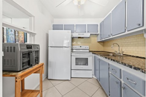 Condo in West Palm Beach, Florida, 1 bedroom  № 2392136 - photo 11