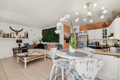 Commercial property in Miami, Florida 138.52 sq.m. № 2030784 - photo 15