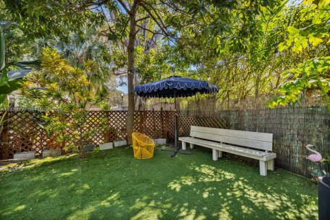 Commercial property in Miami, Florida 138.52 sq.m. № 2030784 - photo 6