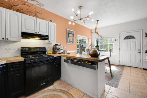 Commercial property in Miami, Florida 138.52 sq.m. № 2030784 - photo 14