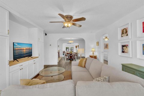 Villa ou maison à vendre à Fort Lauderdale, Floride: 2 chambres, 145.3 m2 № 2439256 - photo 10