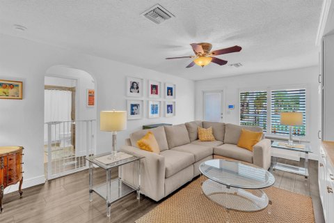 Villa ou maison à vendre à Fort Lauderdale, Floride: 2 chambres, 145.3 m2 № 2439256 - photo 8