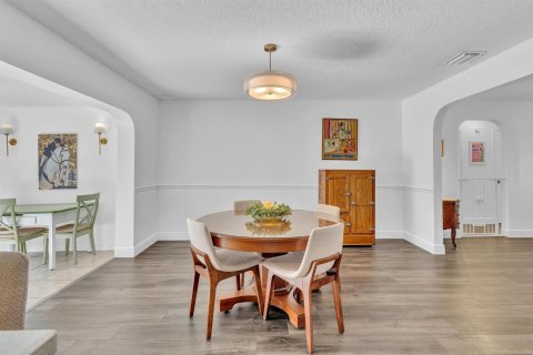 Villa ou maison à vendre à Fort Lauderdale, Floride: 2 chambres, 145.3 m2 № 2439256 - photo 28