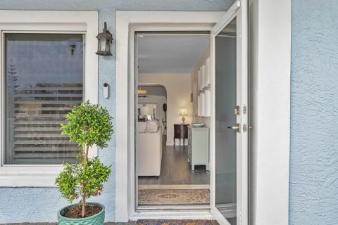 Villa ou maison à vendre à Fort Lauderdale, Floride: 2 chambres, 145.3 m2 № 2439256 - photo 4