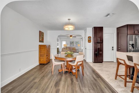 Villa ou maison à vendre à Fort Lauderdale, Floride: 2 chambres, 145.3 m2 № 2439256 - photo 16