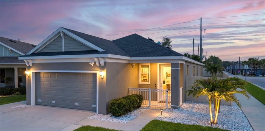 Villa ou maison à Tarpon Springs, Floride 3 chambres, 159.98 m2 № 2226368