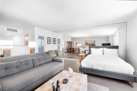 Condo in Miami Beach, Florida  № 1950086 - photo 4