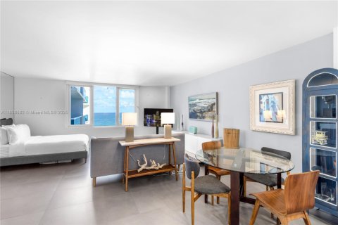 Condo in Miami Beach, Florida  № 1950086 - photo 2