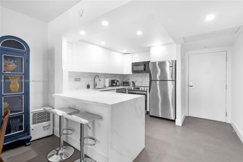 Condo in Miami Beach, Florida  № 1950086 - photo 8