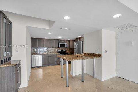 Condominio en alquiler en Miami Beach, Florida, 2 dormitorios, 108.51 m2 № 2078014 - foto 11