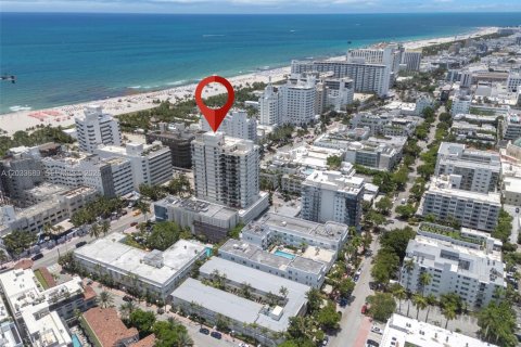 Condominio en alquiler en Miami Beach, Florida, 2 dormitorios, 108.51 m2 № 2078014 - foto 2
