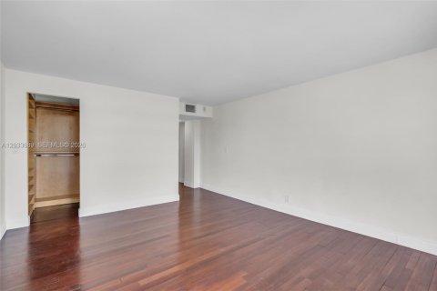 Condominio en alquiler en Miami Beach, Florida, 2 dormitorios, 108.51 m2 № 2078014 - foto 17