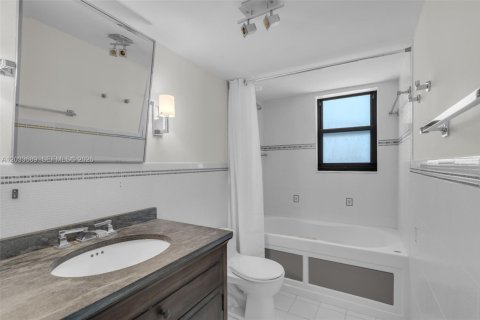 Condominio en alquiler en Miami Beach, Florida, 2 dormitorios, 108.51 m2 № 2078014 - foto 23