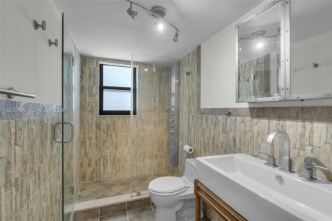 Condominio en alquiler en Miami Beach, Florida, 2 dormitorios, 108.51 m2 № 2078014 - foto 18
