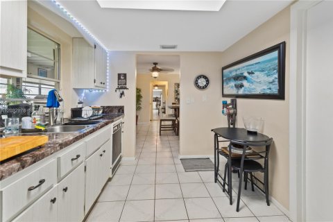 House in Pompano Beach, Florida 2 bedrooms, 128.39 sq.m. № 2083957 - photo 13