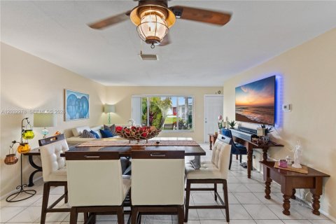 House in Pompano Beach, Florida 2 bedrooms, 128.39 sq.m. № 2083957 - photo 12