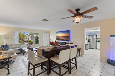 House in Pompano Beach, Florida 2 bedrooms, 128.39 sq.m. № 2083957 - photo 11