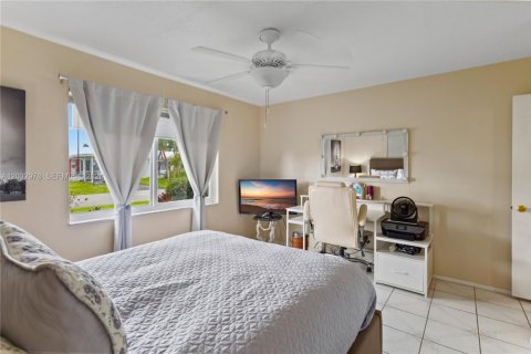 House in Pompano Beach, Florida 2 bedrooms, 128.39 sq.m. № 2083957 - photo 20
