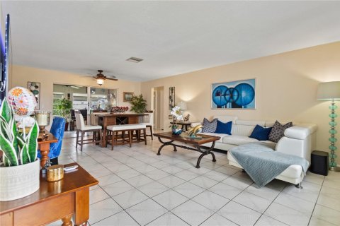 House in Pompano Beach, Florida 2 bedrooms, 128.39 sq.m. № 2083957 - photo 6
