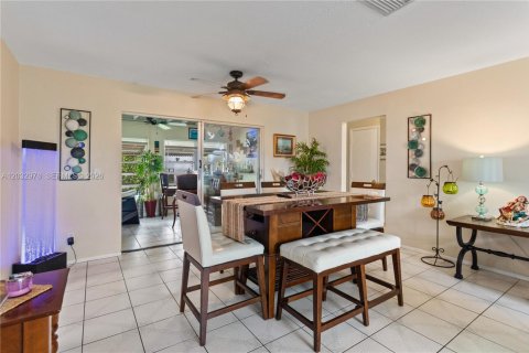 House in Pompano Beach, Florida 2 bedrooms, 128.39 sq.m. № 2083957 - photo 10