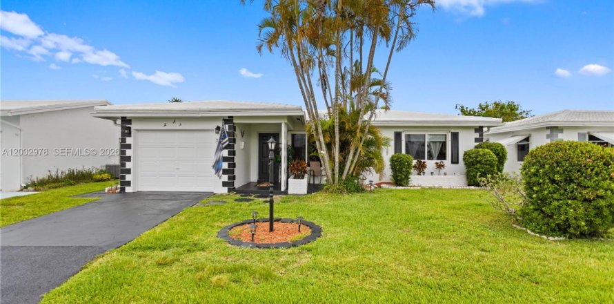 House in Pompano Beach, Florida 2 bedrooms, 128.39 sq.m. № 2083957