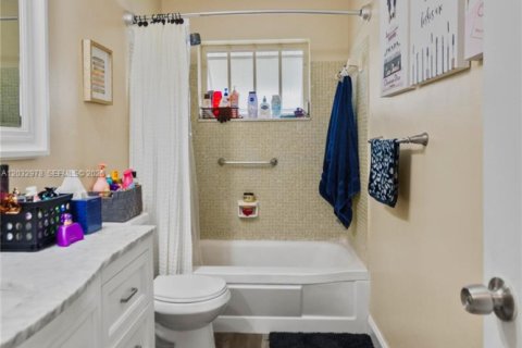 House in Pompano Beach, Florida 2 bedrooms, 128.39 sq.m. № 2083957 - photo 24