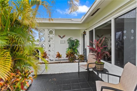 House in Pompano Beach, Florida 2 bedrooms, 128.39 sq.m. № 2083957 - photo 4