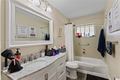 House in Pompano Beach, Florida 2 bedrooms, 128.39 sq.m. № 2083957 - photo 23