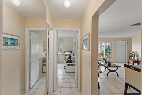 House in Pompano Beach, Florida 2 bedrooms, 128.39 sq.m. № 2083957 - photo 19