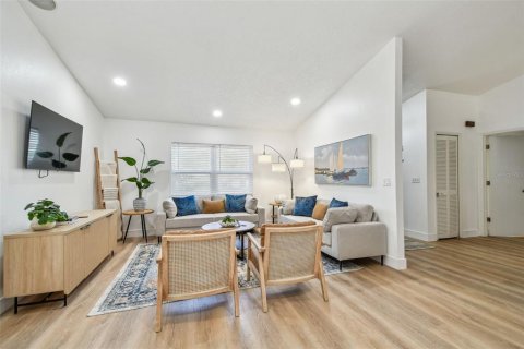 Villa ou maison à louer à Palm Harbor, Floride: 3 chambres, 196.02 m2 № 2413875 - photo 5