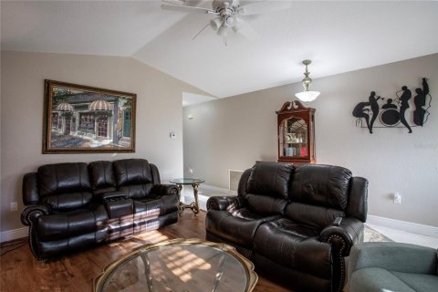 Villa ou maison à vendre à Tavares, Floride: 2 chambres, 130.9 m2 № 2413660 - photo 13