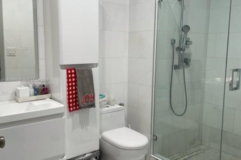 Condominio en venta en Miami, Florida, 1 dormitorio, 73.76 m2 № 1788399 - foto 11