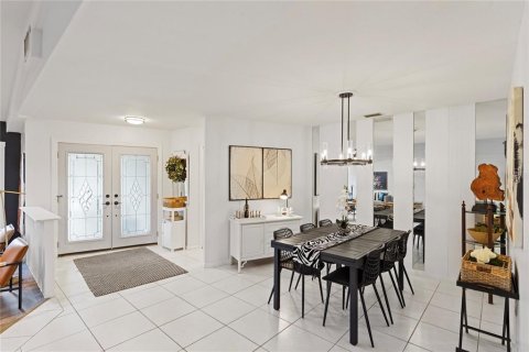 House in Oldsmar, Florida 4 bedrooms, 215.35 sq.m. № 2201257 - photo 10