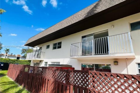 Apartment in Miami, Florida 3 bedrooms, 97.92 sq.m. № 1871849 - photo 2