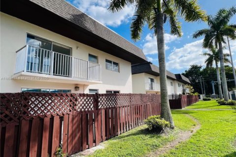 Apartment in Miami, Florida 3 bedrooms, 97.92 sq.m. № 1871849 - photo 1