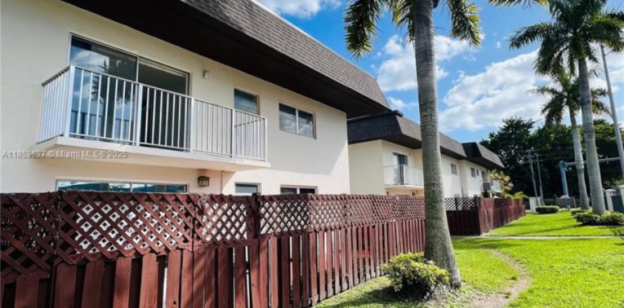 Apartment in Miami, Florida 3 bedrooms, 97.92 sq.m. № 1871849