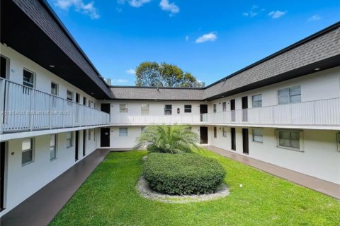 Apartment in Miami, Florida 3 bedrooms, 97.92 sq.m. № 1871849 - photo 3