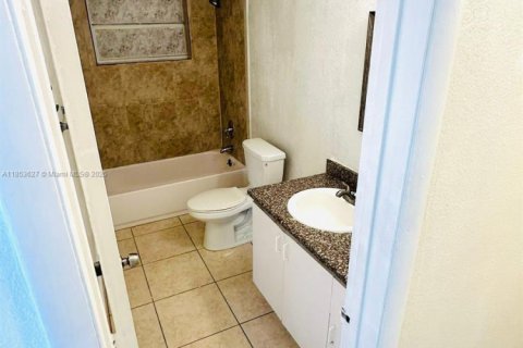 Apartment in Miami, Florida 3 bedrooms, 97.92 sq.m. № 1871849 - photo 11